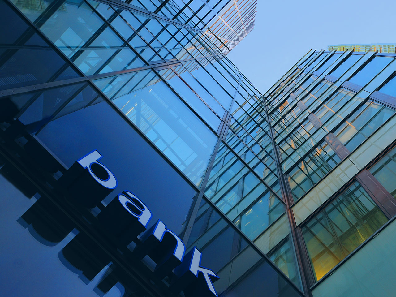 چگونه یک بانک 13 میلیون یورو از دست داد