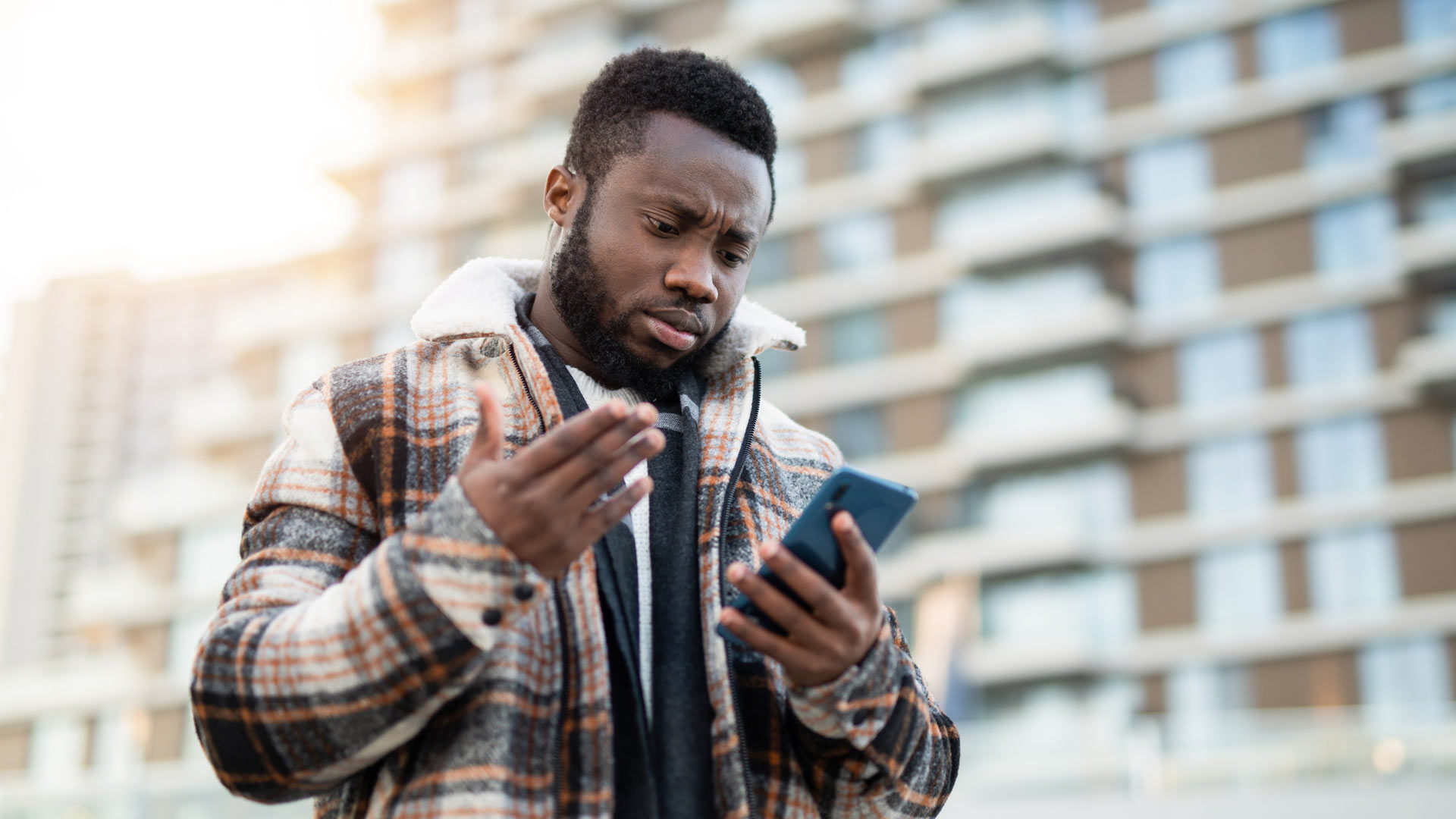 کلاهبرداری های پیامکی: نحوه شناسایی، گزارش و محدود کردن آنها